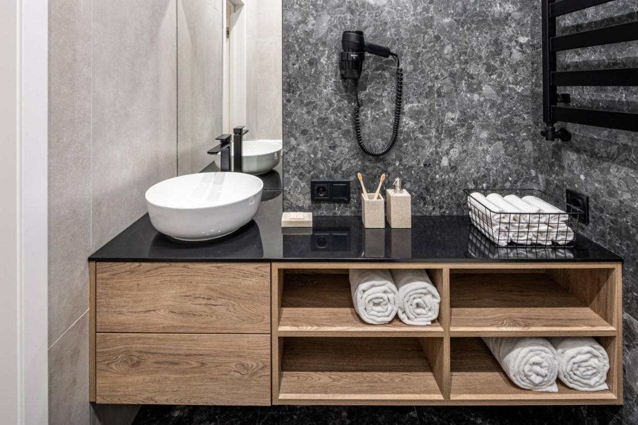 Apartment On Kulisha 28 Lviv Ngoại thất bức ảnh